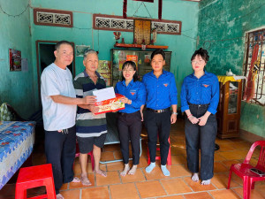 Tuổi trẻ xã Đồng Tâm tổ chức Lễ thắp nến tri ân các anh hùng...