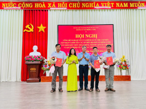 Xã Đồng Tâm tổ chức Hội nghị công bố các nghị quyết, quyết định về sắp xếp tổ chức bộ máy và công tác cán bộ tại các ấp