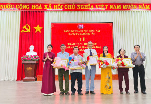 Xã Đồng Tâm: Trang trọng trao tặng huy hiệu đảng đợt 02/9/2026
