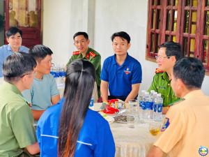 THĂM HỎI, HỖ TRỢ GIA ĐÌNH NẠN NHÂN TỬ VONG DO TAI NẠN GIAO THÔNG TẠI PHƯỜNG ĐỒNG XOÀI