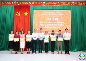 ĐẢNG ỦY ỦY BAN NHÂN DÂN PHƯỜNG ĐỒNG XOÀI TỔNG KẾT CÔNG TÁC NĂM 2025, TRIỂN KHAI NHIỆM VỤ NĂM 2026
