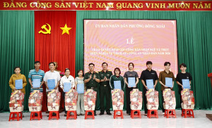 PHƯỜNG ĐỒNG XOÀI TRAO QUYẾT ĐỊNH GỌI CÔNG DÂN NHẬP NGŨ NĂM 2026