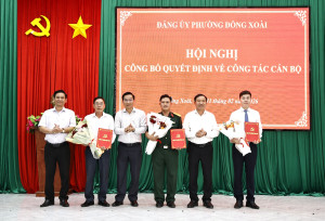 BAN THƯỜNG VỤ ĐẢNG ỦY PHƯỜNG ĐỒNG XOÀI TỔ CHỨC HỘI NGHỊ CÔNG BỐ VÀ TRAO QUYẾT ĐỊNH VỀ CÔNG TÁC CÁN BỘ