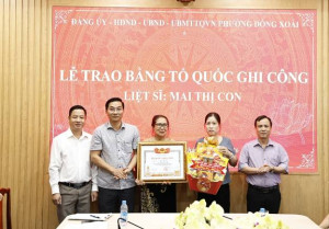 PHƯỜNG ĐỒNG XOÀI TỔ CHỨC LỄ TRAO BẰNG “TỔ QUỐC GHI CÔNG” CHO THÂN NHÂN LIỆT SĨ MAI THỊ CON