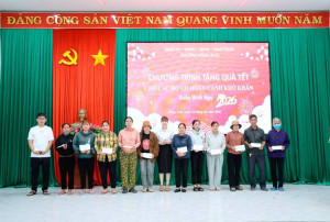 CHUNG SỨC CHĂM LO TẾT CHO HỘ KHÓ KHĂN TRÊN ĐỊA BÀN PHƯỜNG ĐỒNG XOÀI