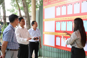 SẴN SÀNG CHO DIỄN TẬP BẦU CỬ: LÃNH ĐẠO PHƯỜNG TRỰC TIẾP KIỂM TRA CÔNG TÁC CHUẨN BỊ CHO NGÀY DIỄN TẬP