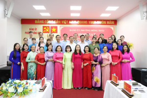 ĐẢNG ỦY PHƯỜNG ĐỒNG XOÀI HỌP MẶT NỮ CÁN BỘ LÃNH ĐẠO, QUẢN LÝ NHÂN KỶ NIỆM 116 NĂM NGÀY QUỐC TẾ PHỤ NỮ