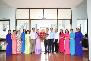 LÃNH ĐẠO PHƯỜNG ĐỒNG XOÀI THĂM, CHÚC MỪNG HỘI LIÊN HIỆP PHỤ...