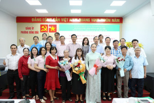 PHƯỜNG ĐỒNG XOÀI CÔNG BỐ QUYẾT ĐỊNH THÀNH LẬP BAN ĐẠI DIỆN HĐQT NGÂN HÀNG CHÍNH SÁCH XÃ HỘI VÀ KHEN THƯỞNG CÁC TẬP THỂ, CÁ NHÂN TIÊU BIỂU NĂM 2025