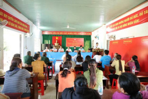 Cử tri khu phố Bưng Sê tham dự hội nghị tiếp xúc cử tri với ứng cử viên Đại biểu HĐND phường nhiệm kỳ 2026 - 2031 trình bày chương trình hành động tại đơn vị bầu cử số 5