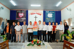 PHƯỜNG ĐỒNG XOÀI THĂM, CHÚC MỪNG CHỨC SẮC, CHỨC VIỆC TÔN GIÁO NHÂN DỊP LỄ PHỤC SINH NĂM 2026