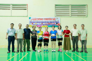 Giao lưu - gắn kết - thi đấu hết mình tại giải bóng chuyền hơi nữ