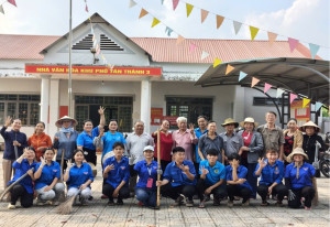 Lan tỏa tinh thần trách nhiệm cộng đồng: Khu phố Tân Thành 3 ra quân tổng vệ sinh môi trường chào mừng các ngày lễ lớn