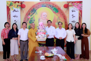 Phường Đồng Xoài thăm, chúc mừng các cơ sở Tôn giáo nhân dịp lễ Phật đản năm 2026