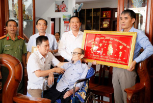 Phường Đồng Xoài tổ chức thăm, tặng quà, chúc thọ, mừng thọ người cao tuổi nhân ngày truyền thống người cao tuổi Việt Nam