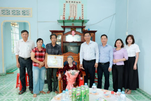 Phường Đồng Xoài tiếp tục các hoạt động chăm lo người cao tuổi nhân Ngày truyền thống Người cao tuổi Việt Nam