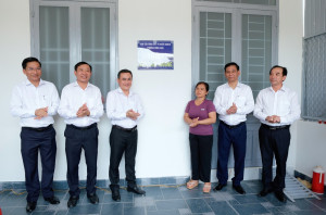 Phường Đồng Xoài bàn giao nhà tình thương cho hộ khó khăn về nhà ở