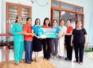Hội LHPN phường Đồng Xoài: Trao nguồn vốn khởi nghiệp...