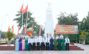 Phường Đồng Xoài tổ chức dâng hương tưởng niệm các anh hùng...