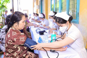 Khám sức khỏe định kỳ toàn dân – Chính sách nhân văn vì sức khỏe, hạnh phúc của nhân dân