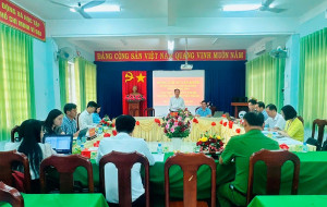 Đảng ủy phường Đồng Xoài làm việc với Chi ủy Chi bộ Trường...