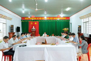 Đảng ủy phường Đồng Xoài làm việc với Chi bộ khu phố 3