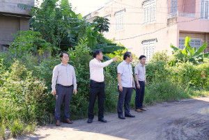 Bí thư Đảng ủy phường Đồng Xoài kiểm tra, đôn đốc công tác giải phóng mặt bằng các công trình, dự án trọng điểm