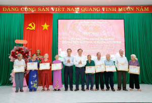Phường Đồng Xoài họp mặt chúc thọ, mừng thọ người cao tuổi nhân Ngày Quốc tế Người cao tuổi
