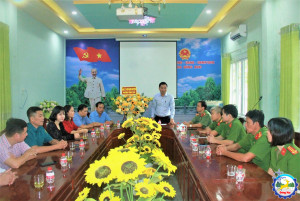 Phường Đồng Xoài: Thăm, chúc mừng Công an phường  nhân kỷ niệm 80 năm Ngày truyền thống CAND