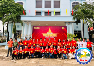 Hơn 500 cán bộ, đảng viên và nhân dân phường Đồng Xoài tham gia đi bộ “Cùng Việt Nam tiến bước” Vì 1 tỷ bước chân - tiến vào kỷ nguyên mới.