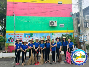 CHI ĐOÀN TRƯỜNG MẦM NON HOA MAI VÀ TRƯỜNG MẦM NON HẠNH PHÚC RA QUÂN TỔNG VỆ SINH CHÀO ĐÓN NĂM HỌC MỚI 2025-2026