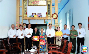 Lãnh đạo phường Đồng Xoài thăm, tặng quà thương, bệnh binh...
