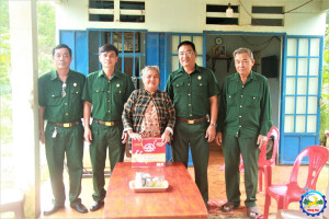Hội Cựu chiến binh phường Đồng Xoài thăm, tặng quà hội viên nhân kỷ niệm 78 năm Ngày Thương binh - Liệt sĩ