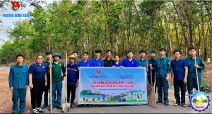 💙🌿 Đoàn phường Đồng Xoài phối hợp cùng BCH quân sự phường ra quân “Chủ Nhật Xanh năm 2026” tại tuyến đường thuộc khu phố Bưng Sê, phường Đồng Xoài🌿💙