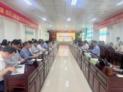 Đại diện tổ chức Unessco Việt Nam, Bộ NN&MT, các cơ quan quản lý, chuyên gia, nhà khoa học, đơn vị tư vấn thiết kế, đơn vị thi công và Ban quản lý dự án tham dự cuộc hội thảo