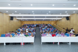 Thí sinh thuyết trình dự án khởi nghiệp