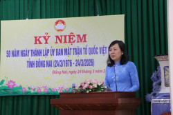 Phó Bí thư Tỉnh ủy, Chủ tịch Ủy ban MTTQ Việt Nam tỉnh Đồng Nai Huỳnh Thị Hằng phát biểu tại buổi họp mặt