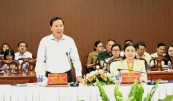 Đồng chí Nguyễn Văn Út, Phó Bí thư Thành ủy, Chủ tịch UBND thành phố phát biểu tại Hội nghị