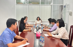 Họp các thí sinh dự tuyển để hướng dẫn việc thi tuyển