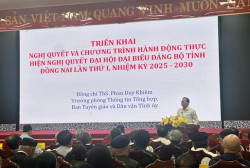 ThS. Phan Duy Khiêm - Trưởng phòng Thông tin - Tuyên truyền, Ban Tuyên giáo và Dân vận Tỉnh uỷ - Báo cáo viên Trung ương báo cáo tại Hội nghị