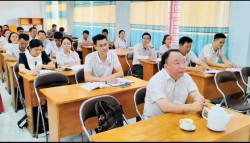 Đồng chí Phan Xuân Linh - Hiệu trưởng Trường Chính trị tỉnh tham dự buổi hội giảng