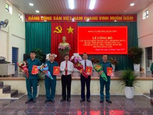 Lễ công bố Quyết định thành lập;chỉ định cấp ủy Chi bộ Công an, Chi bộ Quân sự phường Hàng Gòn.