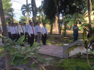 Đảng bộ phường tổ chức lễ viếng Nhà bia tưởng niệm các anh hùng liệt sỹ phường Hàng Gòn.