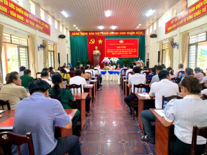 Quang cảnh hội nghị tiếp xúc cử tri vớ đại biểu HĐND phường Hàng Gòn trước kỳ họp thứ Hai