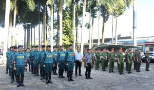 Công an phường Hàng Gòn tổ chức Lễ ra quân thực hiện cao điểm tấn công, trấn áp tội phạm.