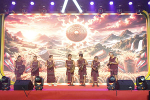 CHƯƠNG TRÌNH GIAO LƯU VĂN NGHỆ KHÔNG GIAN VĂN HÓA CỒNG CHIÊNG VÀ ĐỜN CA TÀI TỬ.
