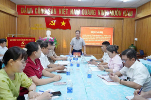 BÍ THƯ ĐẢNG ỦY LÀM VIỆC VỚI TRẠM Y TẾ VÀ CÁC NGÀNH VỀ TÌNH...