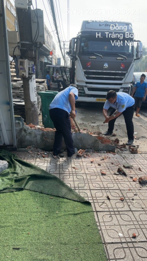Ngày 5/11/2025 UBND phường Hố Nai ra quân Xử lý lòng lề đường QL1A để giữ gìn lòng lề đường an toàn và văn minh cho chính cộng đồng chung.