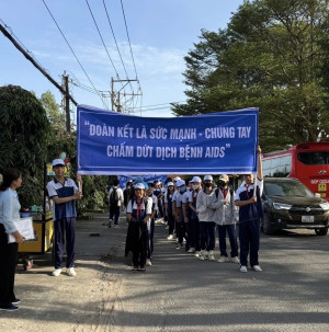 “Đoàn kết là sức mạnh – Chung tay chấm dứt dịch bệnh AIDS”
