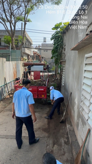 UBND phường Hố Nai xử lí vi phạm lấn chiếm lòng đường trên địa bàn phường Hố Nai.